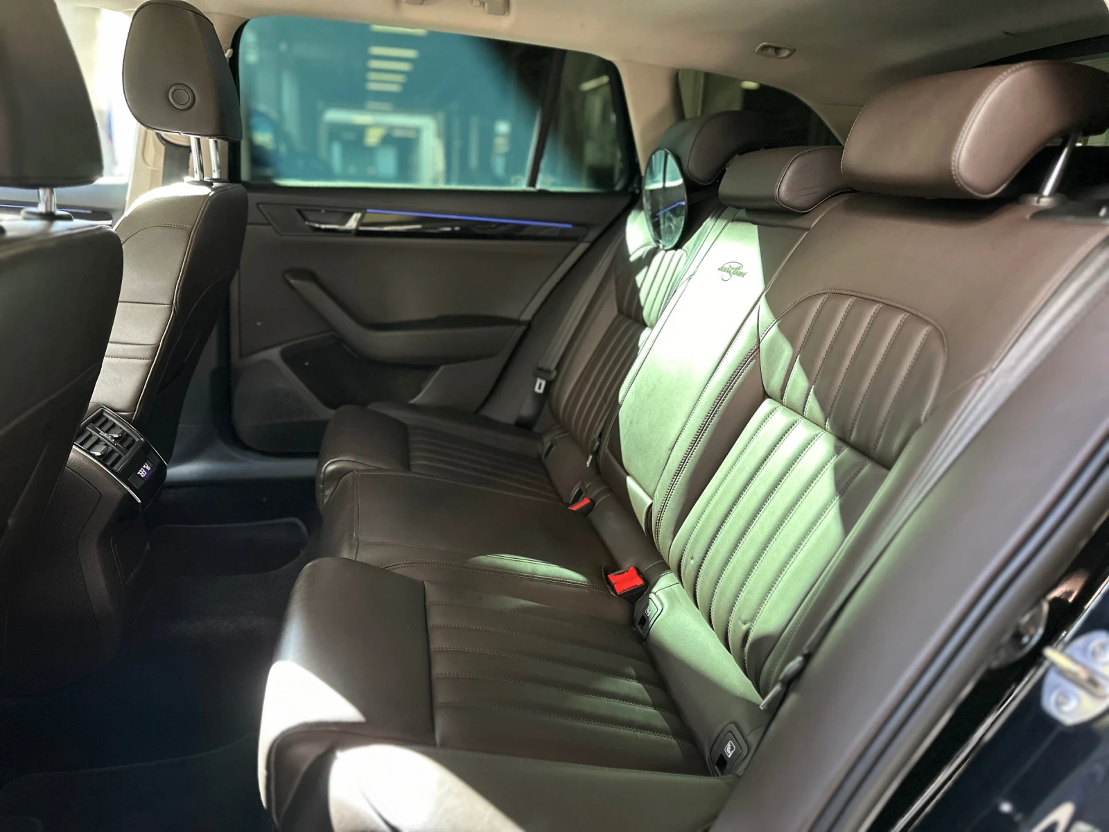 Skoda Superb 2.0TDI 4x4 Laurin&Klement DSG6, снимка 12 - Автомобили и джипове - 54141534