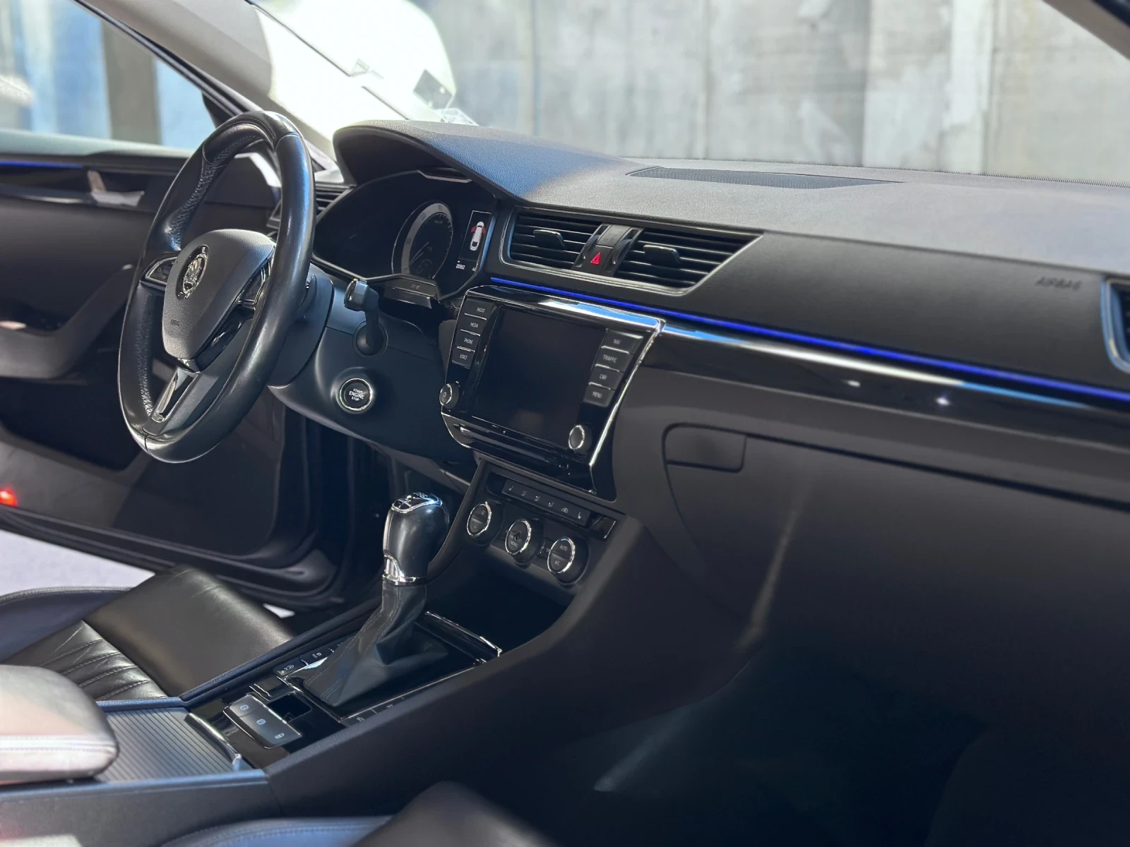 Skoda Superb 2.0TDI 4x4 Laurin&Klement DSG6, снимка 9 - Автомобили и джипове - 54141534