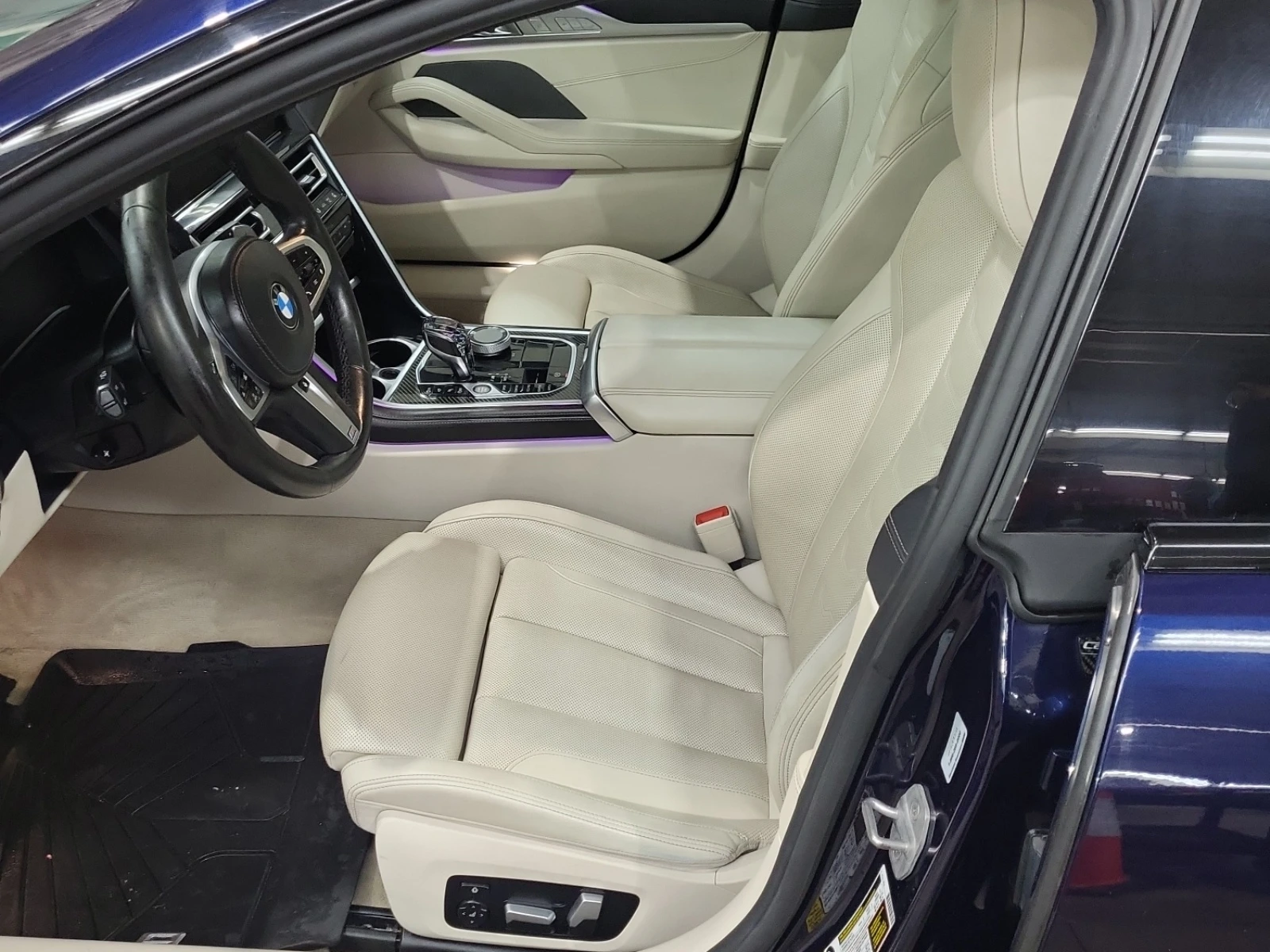 BMW 850 xDrive  * * CARFAX * * АВТО КРЕДИТ * * , снимка 11 - Автомобили и джипове - 54179543