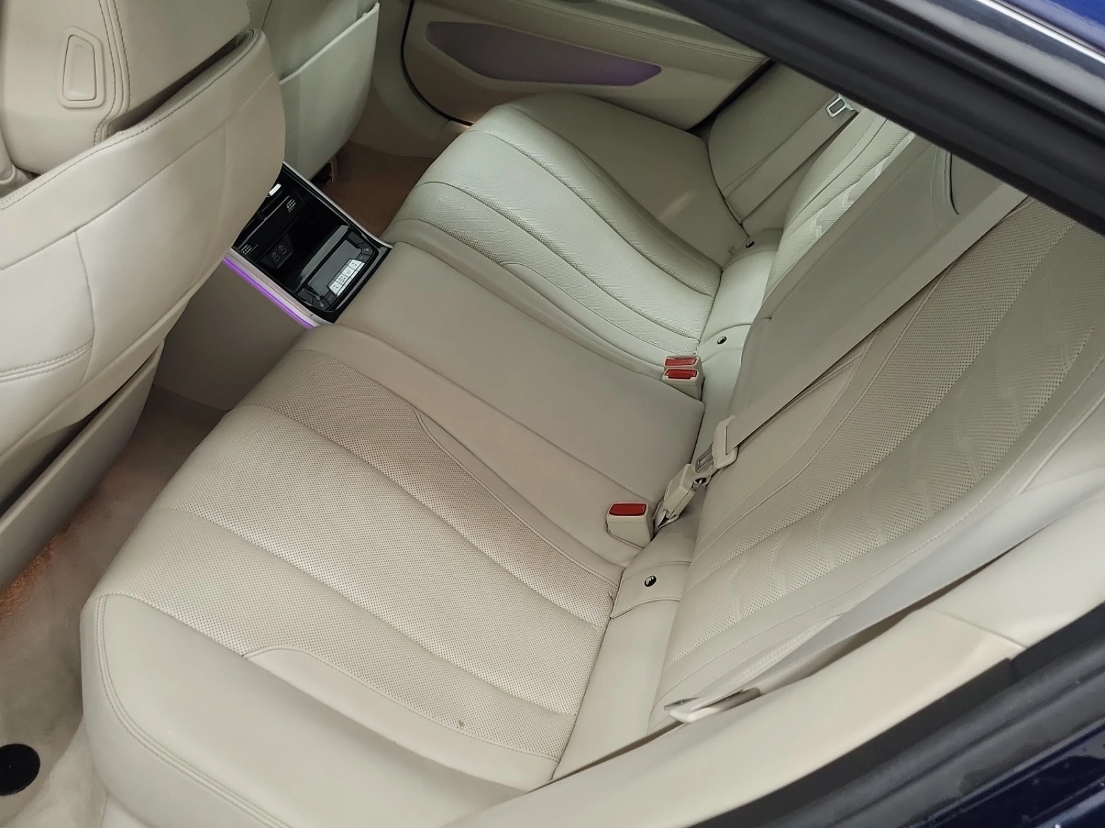 BMW 850 xDrive  * * CARFAX * * АВТО КРЕДИТ * * , снимка 12 - Автомобили и джипове - 54179543