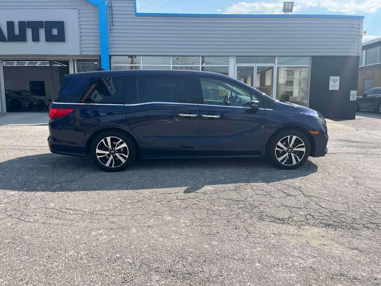 Honda Odyssey | Touring | ДВА КЛЮЧА | CARFAX | ПОДГРЕВ | ШИБИДАХ, снимка 3 - Автомобили и джипове - 54713945