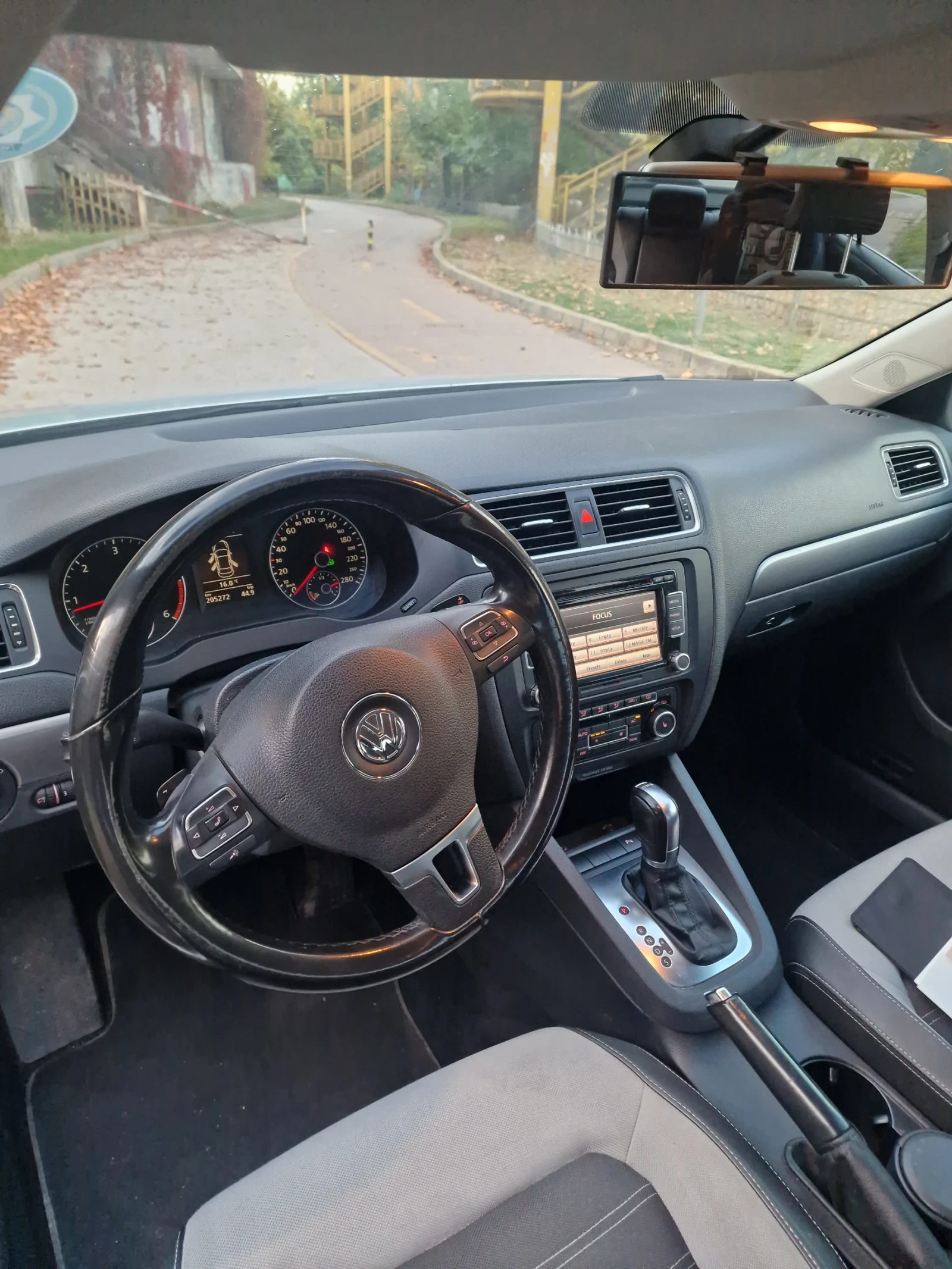 VW Jetta, снимка 11 - Автомобили и джипове - 56736052