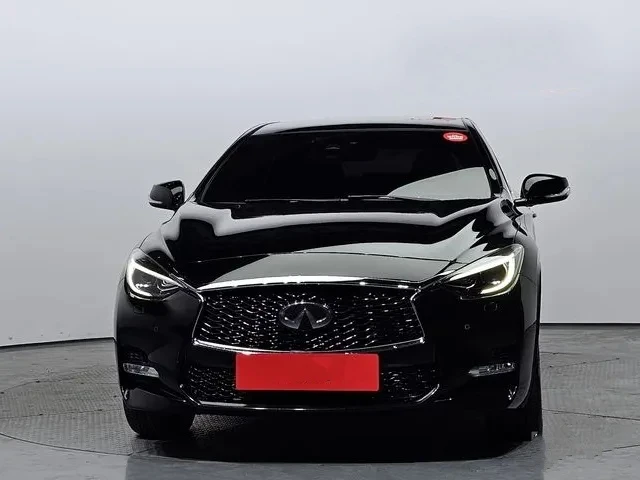 Infiniti Q30 2.0 t 4x4 - изображение 3