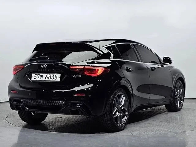 Infiniti Q30 2.0 t 4x4 - изображение 2