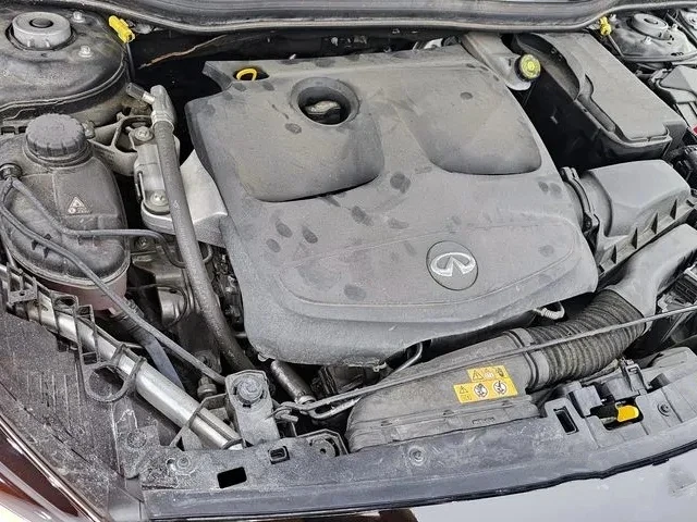 Infiniti Q30 2.0 t 4x4 - изображение 5