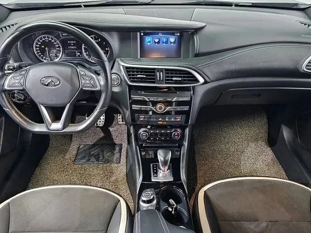 Infiniti Q30 2.0 t 4x4 - изображение 6