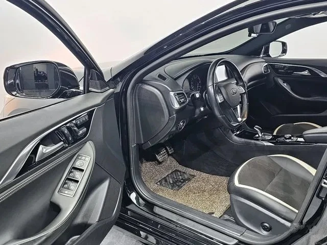 Infiniti Q30 2.0 t 4x4 - изображение 9