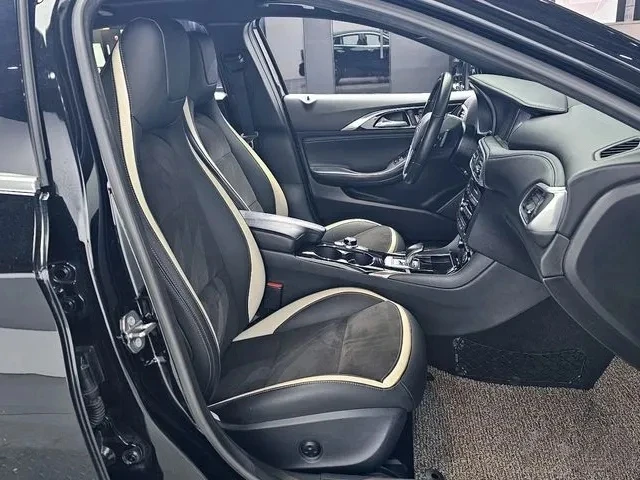 Infiniti Q30 2.0 t 4x4 - изображение 10