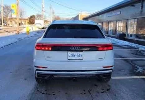 Audi Q8 * Technik * CARFAX * БЕЗ ПЪРВОНАЧАЛНА ВНОСКА, снимка 4 - Автомобили и джипове - 52826288