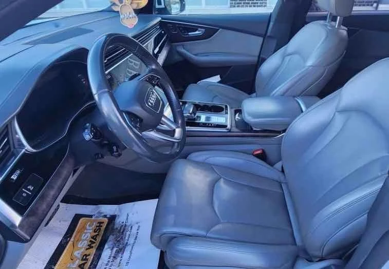 Audi Q8 * Technik * CARFAX * БЕЗ ПЪРВОНАЧАЛНА ВНОСКА, снимка 5 - Автомобили и джипове - 52826288