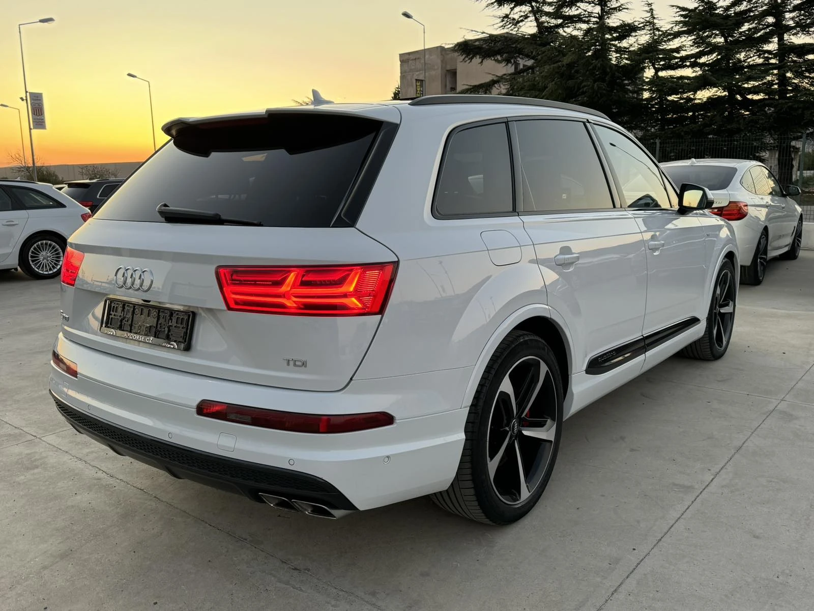 Audi SQ7 V8* 435ps* MATRIX* 7места* BOSE* 360* Head UP* NV* - изображение 4