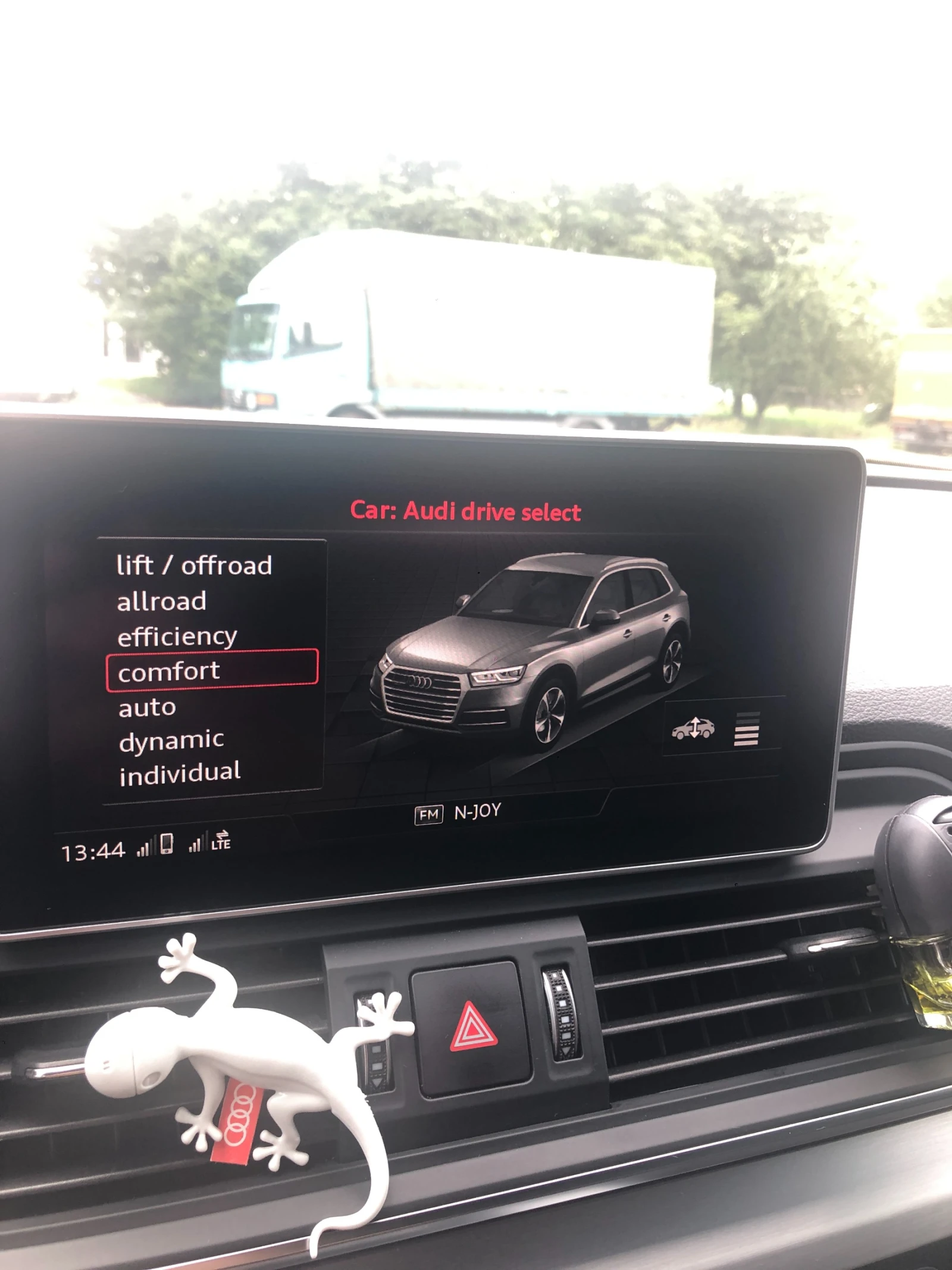 Audi Q5 40 TDI S Line - изображение 9