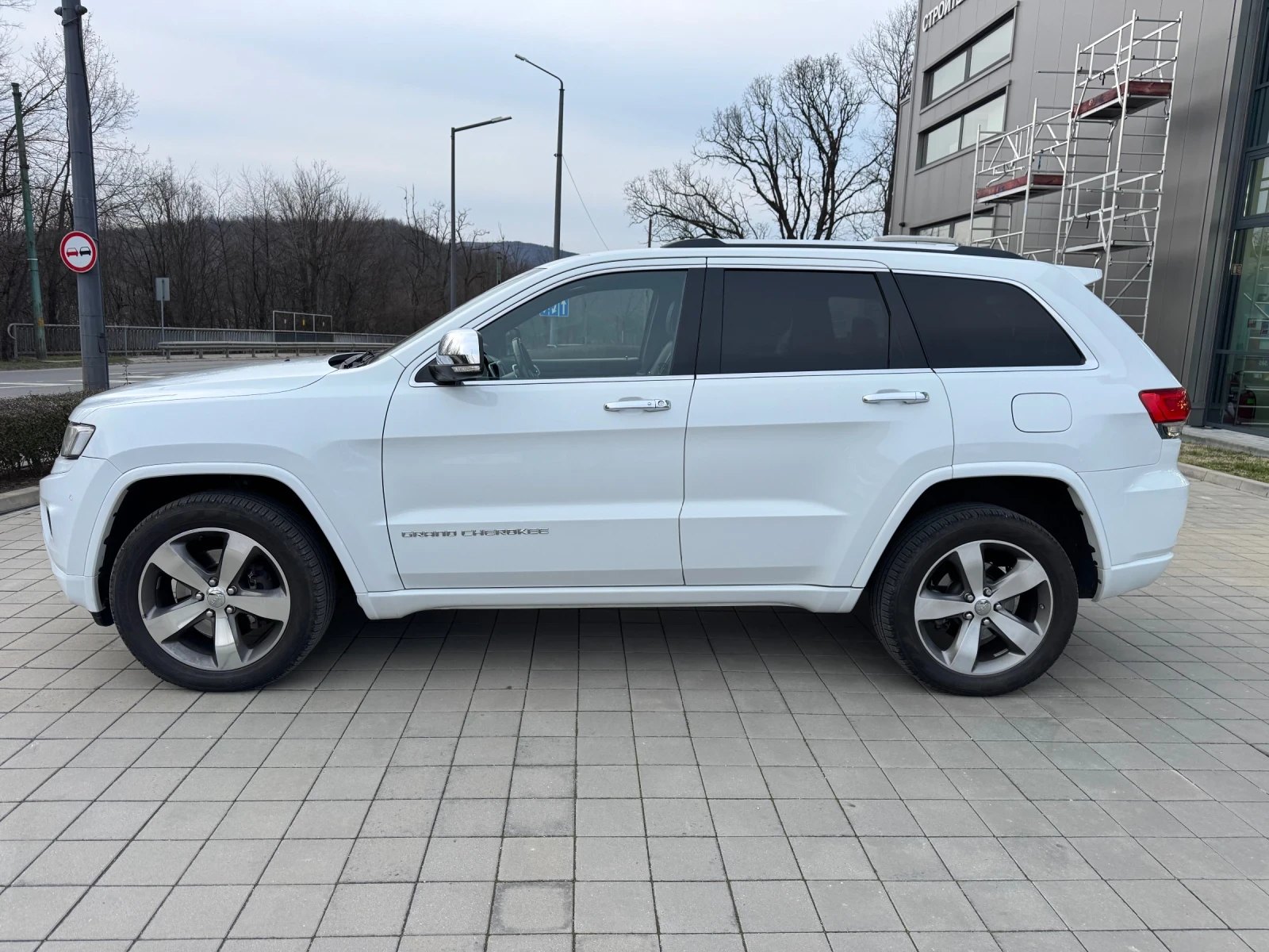 Jeep Grand cherokee 3.0d* Overland* Full Option* -TOP! - изображение 8