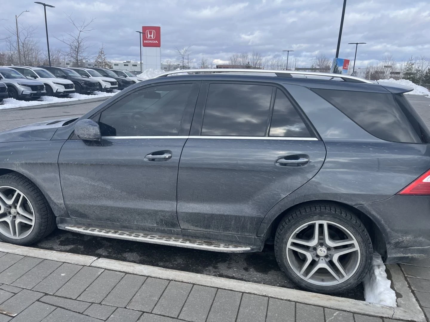 Mercedes-Benz ML 350 AMG-pkg* 360View* Harman/Kardon* Keyless* Пано* По, снимка 3 - Автомобили и джипове - 53853230