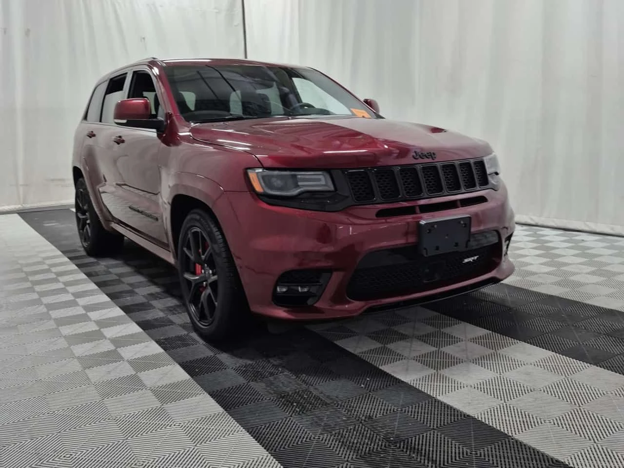 Jeep Grand cherokee  SRT /DISTRONIC/HARMAN KARDON, снимка 2 - Автомобили и джипове - 53985602