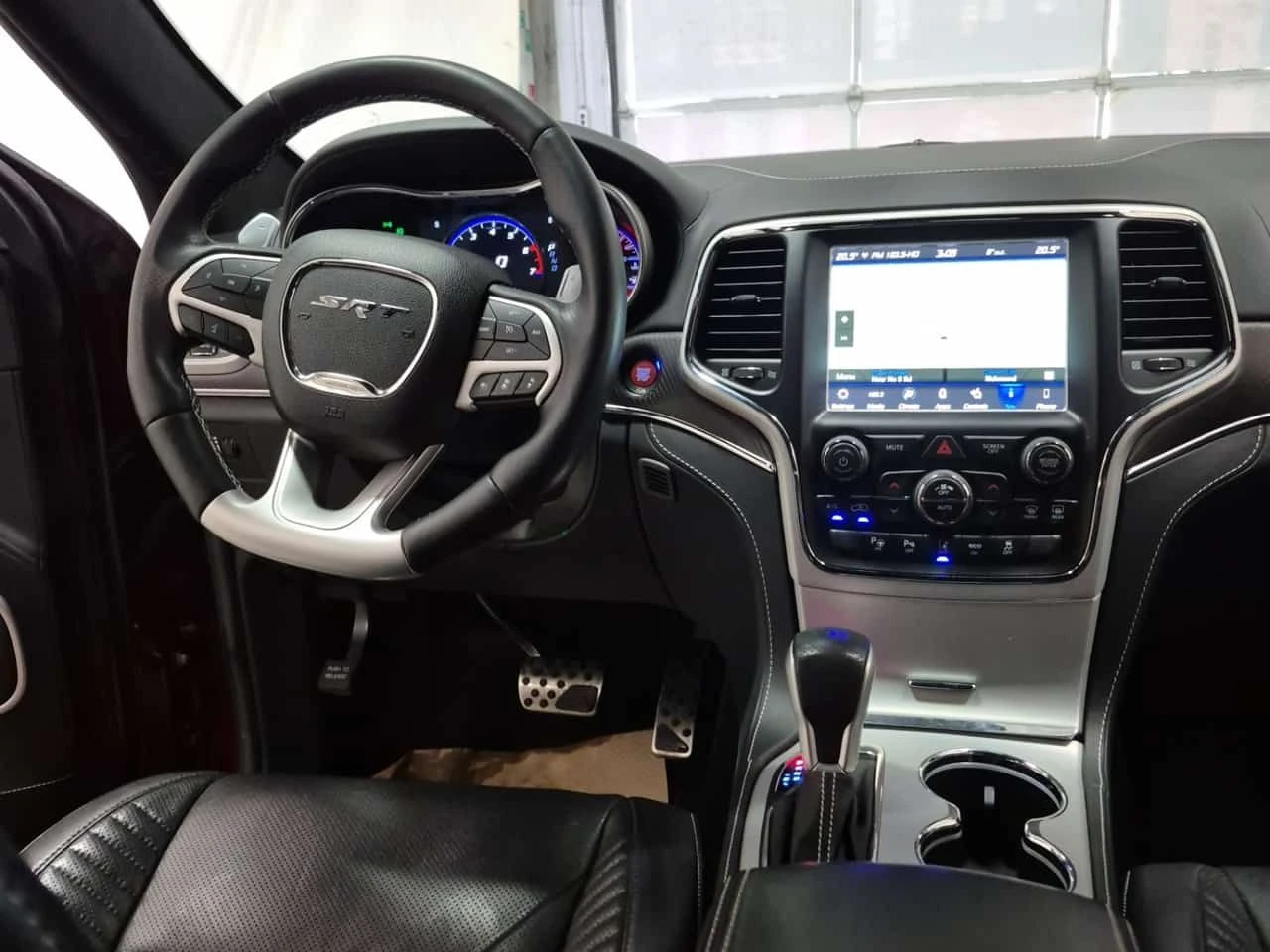 Jeep Grand cherokee  SRT /DISTRONIC/HARMAN KARDON, снимка 10 - Автомобили и джипове - 53985602