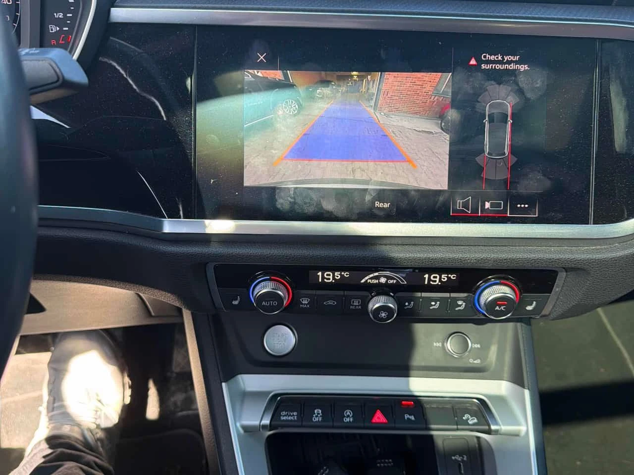 Audi Q3 Progressiv| DISTRONIC| DIGITAL| ПОДГРЕВИ| ПАНОРАМА, снимка 9 - Автомобили и джипове - 54633096
