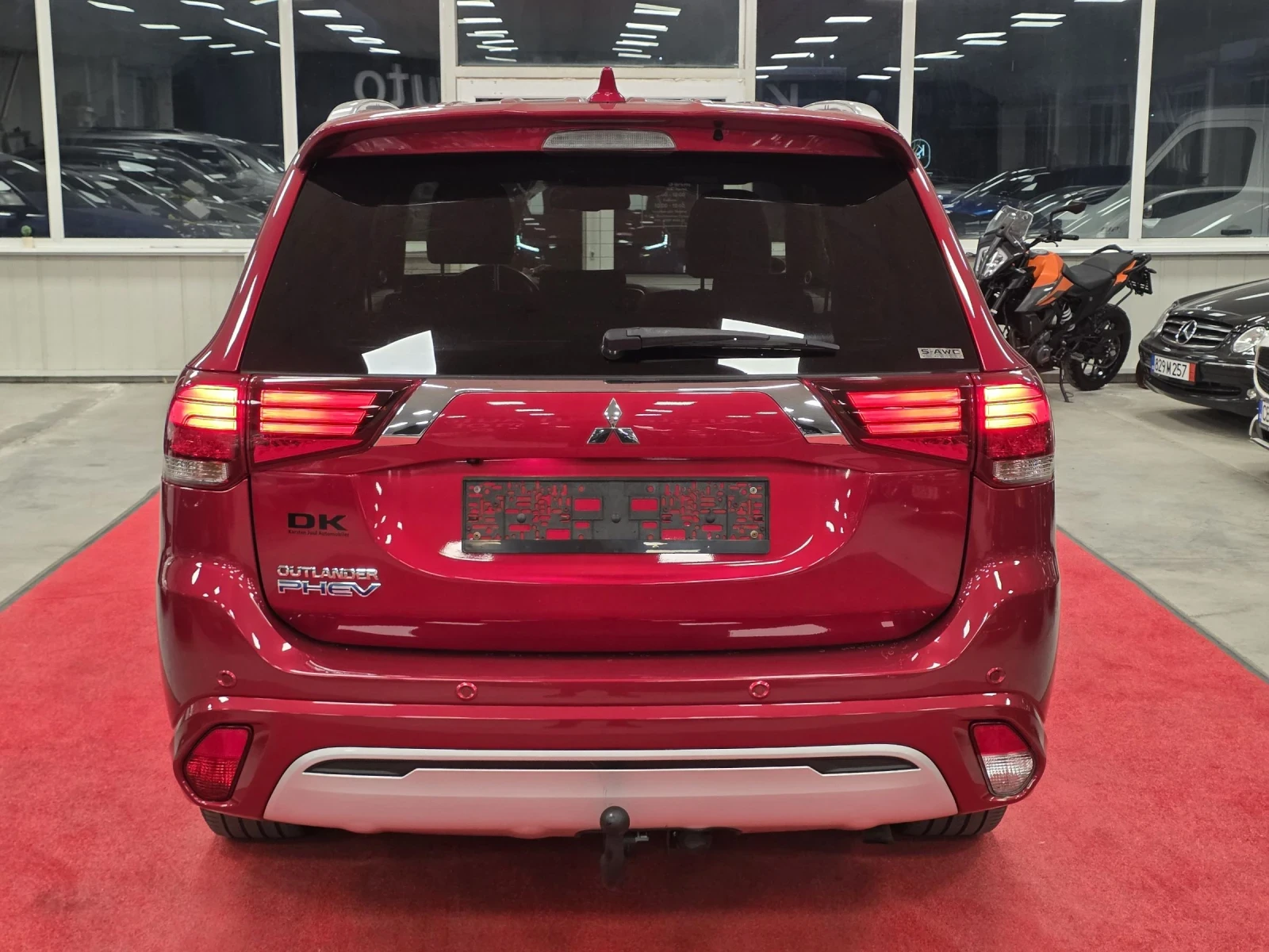 Mitsubishi Outlander 2.4 PHEV | Топ изпълнение , снимка 5 - Автомобили и джипове - 54723477