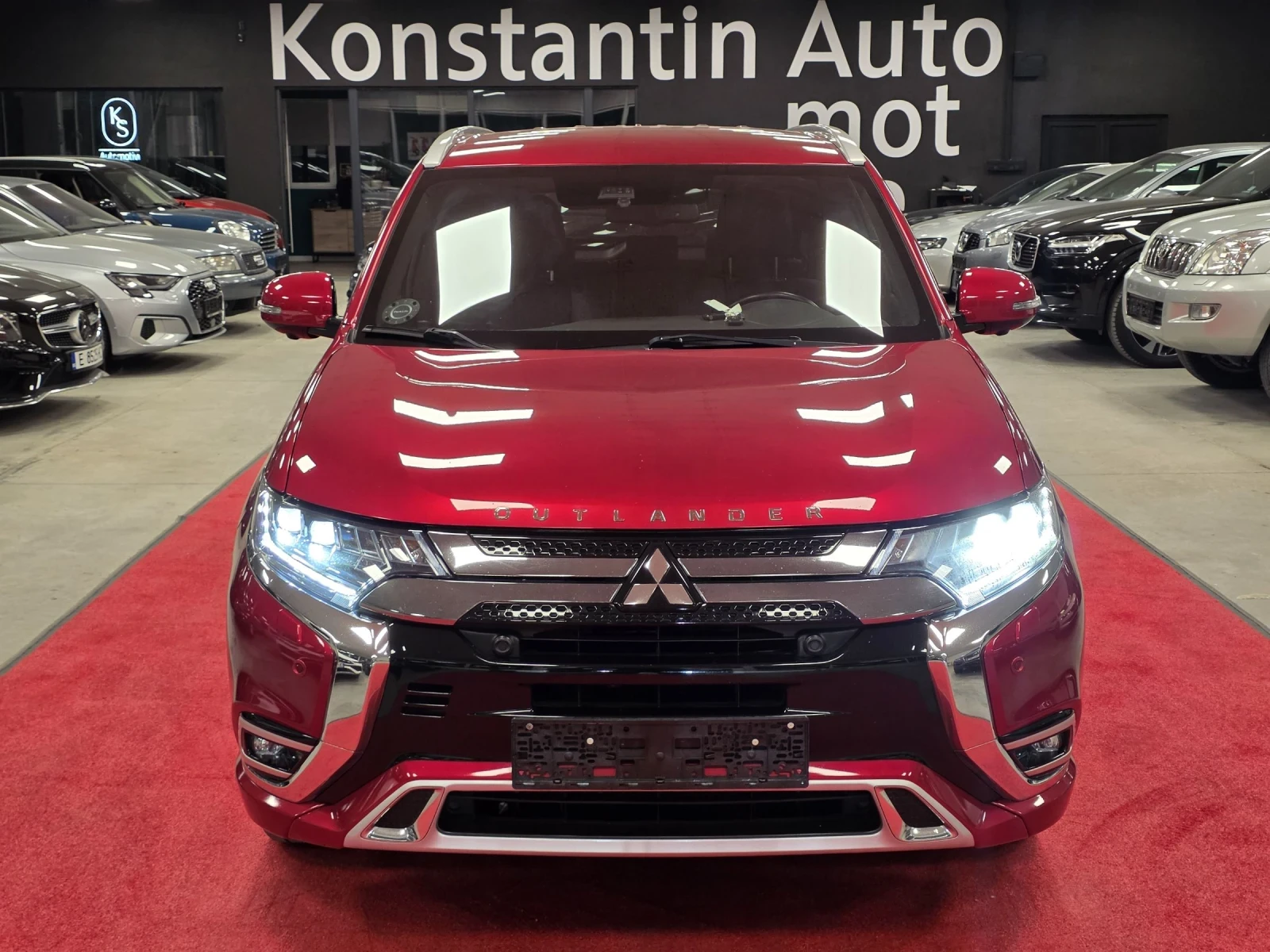 Mitsubishi Outlander 2.4 PHEV | Топ изпълнение , снимка 2 - Автомобили и джипове - 54723477