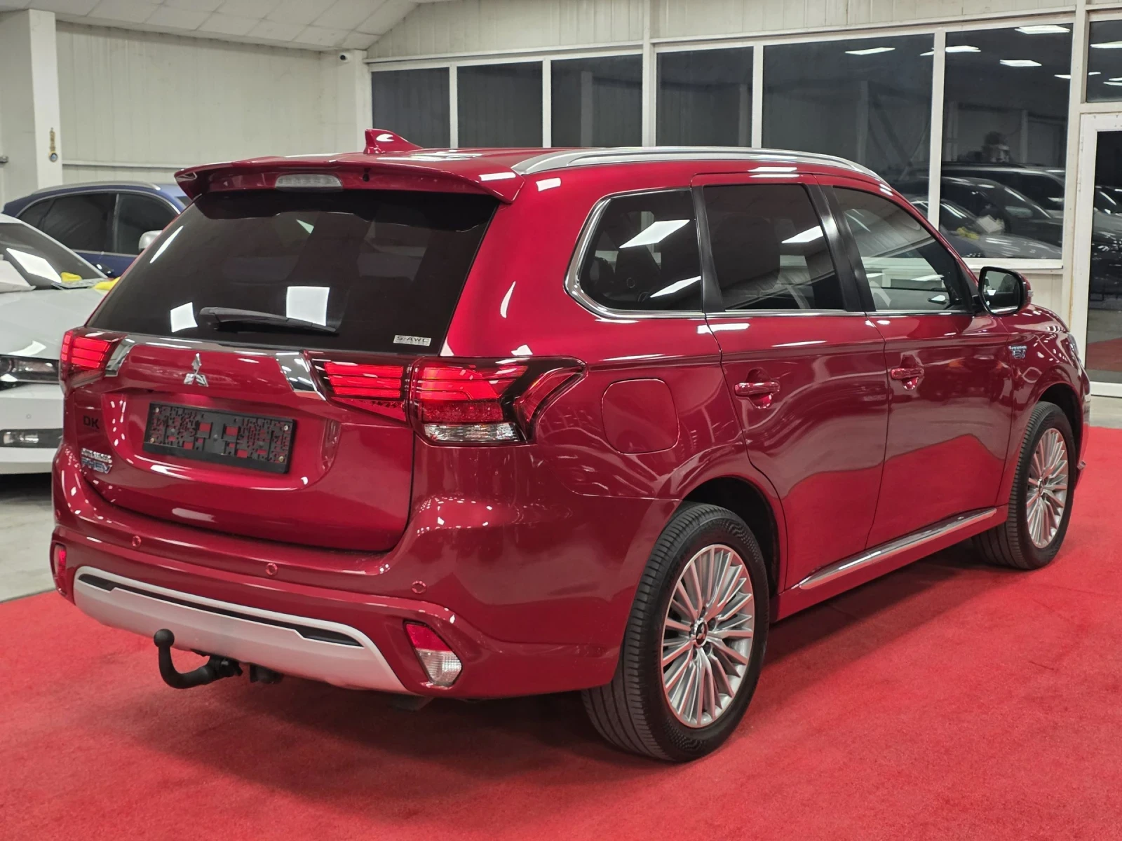 Mitsubishi Outlander 2.4 PHEV | Топ изпълнение , снимка 6 - Автомобили и джипове - 54723477