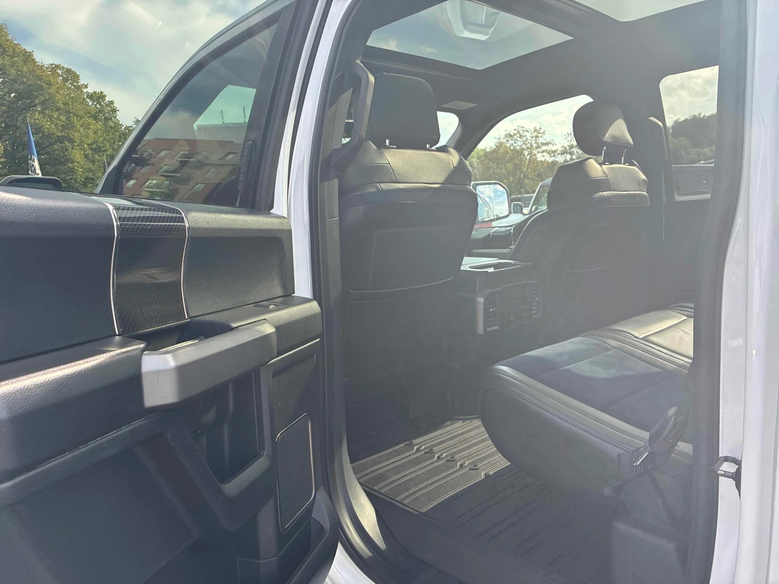 Ford F150  Raptor * CARFAX * БЕЗ ПЪРВОНАЧАЛНА ВНОСКА, снимка 14 - Автомобили и джипове - 56134922