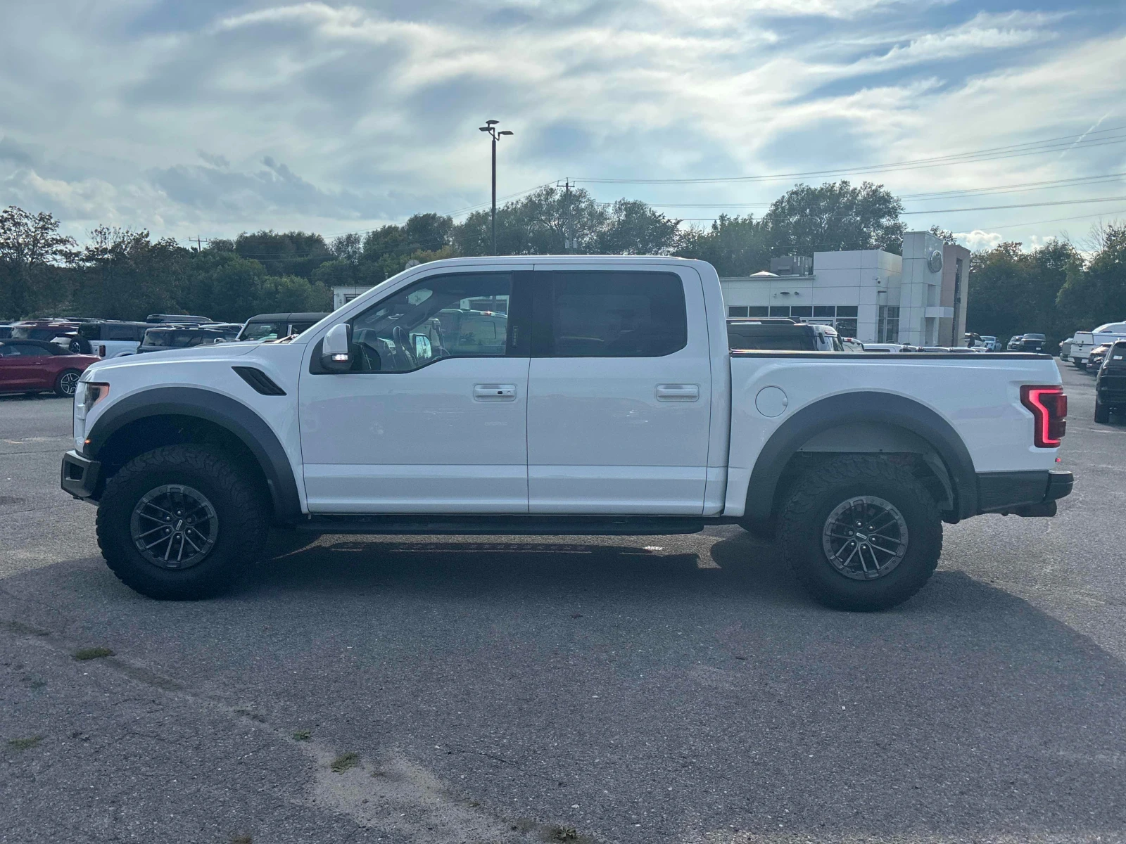 Ford F150  Raptor * CARFAX * БЕЗ ПЪРВОНАЧАЛНА ВНОСКА, снимка 2 - Автомобили и джипове - 56134922
