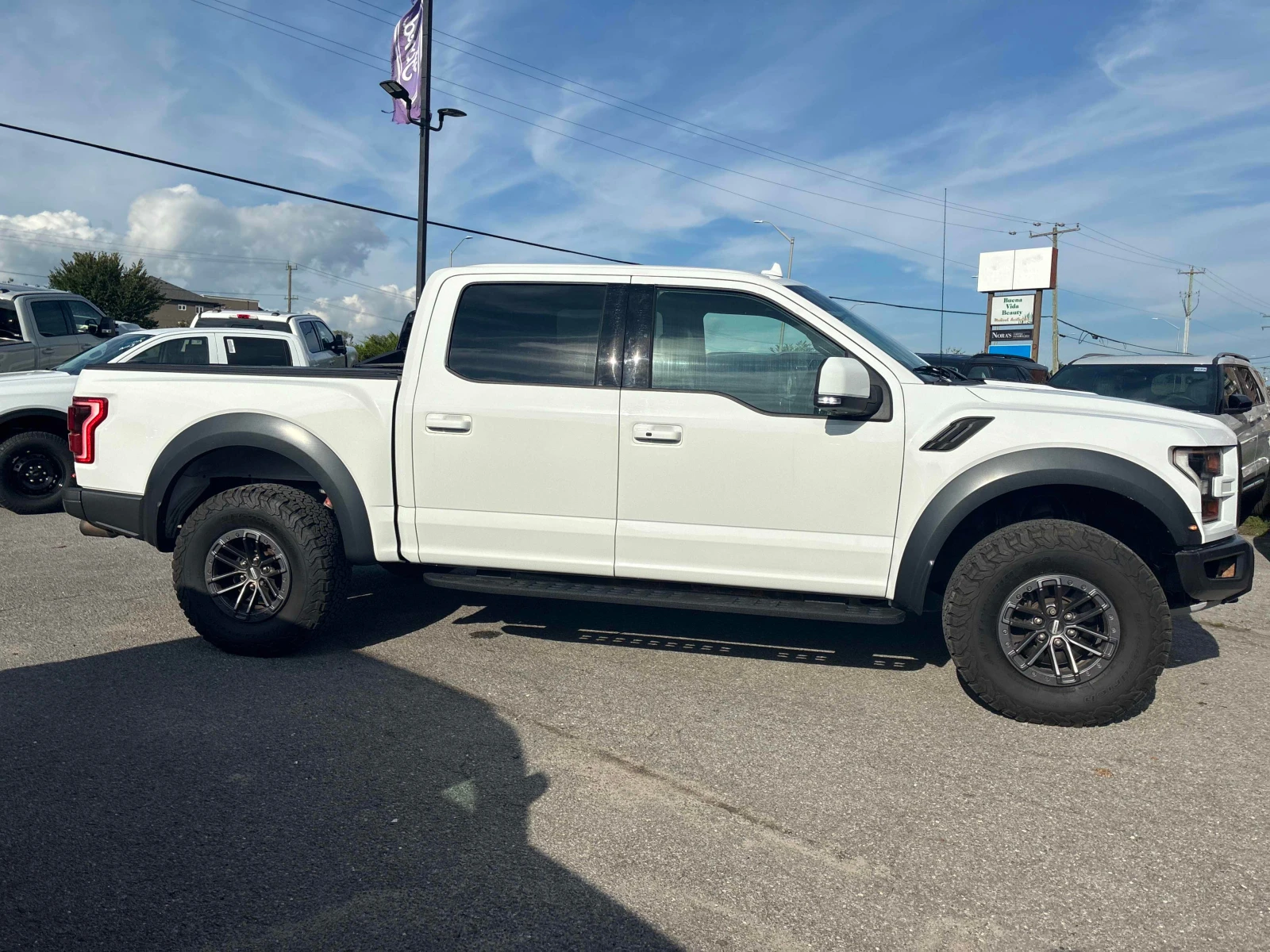 Ford F150  Raptor * CARFAX * БЕЗ ПЪРВОНАЧАЛНА ВНОСКА, снимка 3 - Автомобили и джипове - 56134922