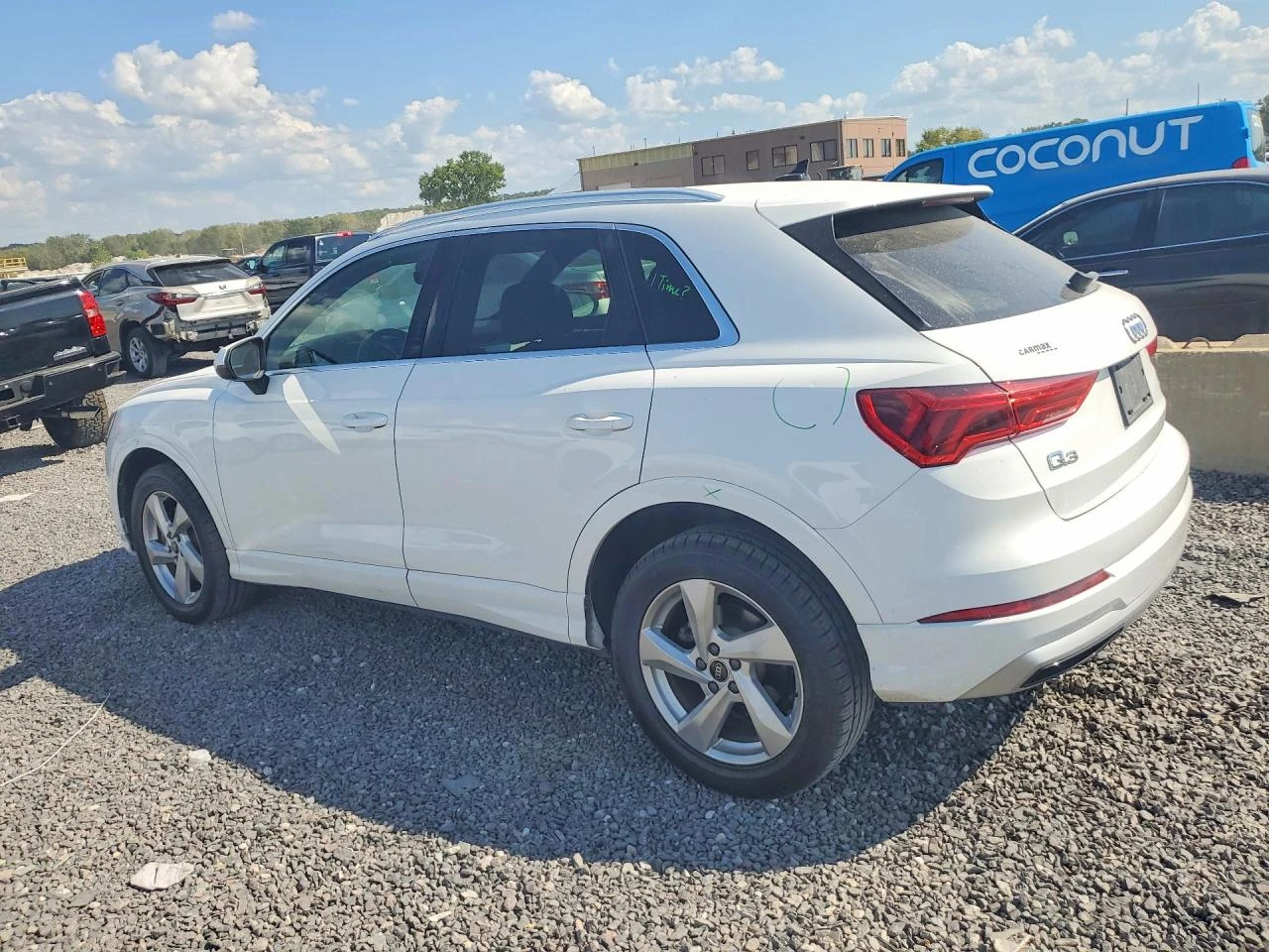 Audi Q3 2.0l Premium 40, снимка 2 - Автомобили и джипове - 56485273