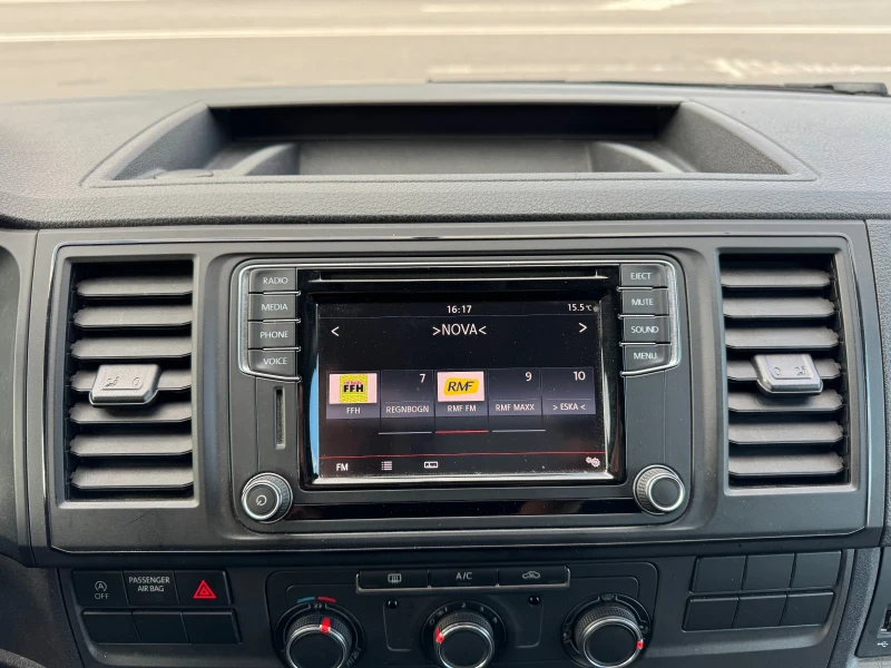 VW T6 2.0TDI 150k.c. TOP БЕЗ ЗАБЕЛЕЖКИ , снимка 9 - Бусове и автобуси - 52021888