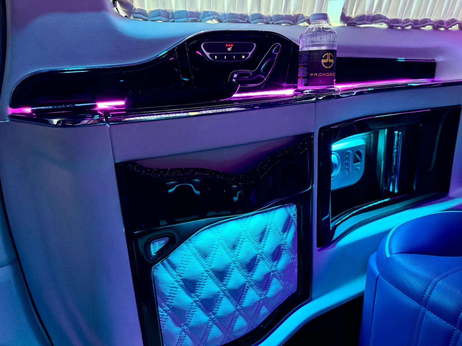 Mercedes-Benz V 250 ART Business Edition* VIP* Starlight* Лизинг, снимка 13 - Бусове и автобуси - 53732482