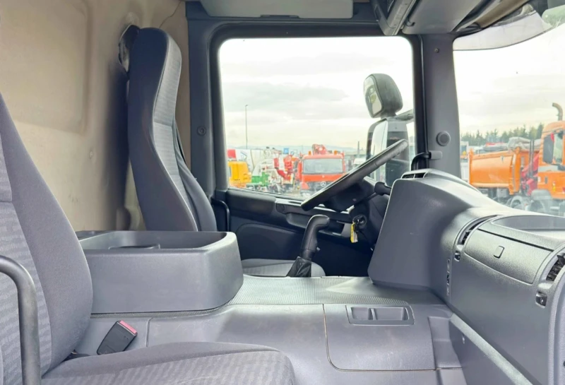 Scania P 380 * САМОСВАЛ 5.70 м + BORDMATIC * 8x4 * ЛИЗИНГ!!!, снимка 4 - Камиони - 52083340