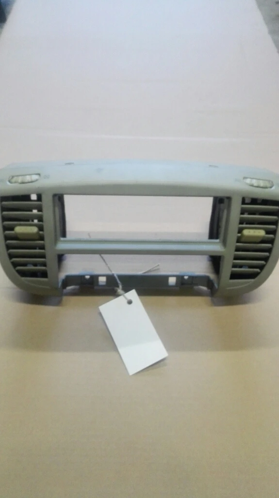 Централна конзола Нисан Микра