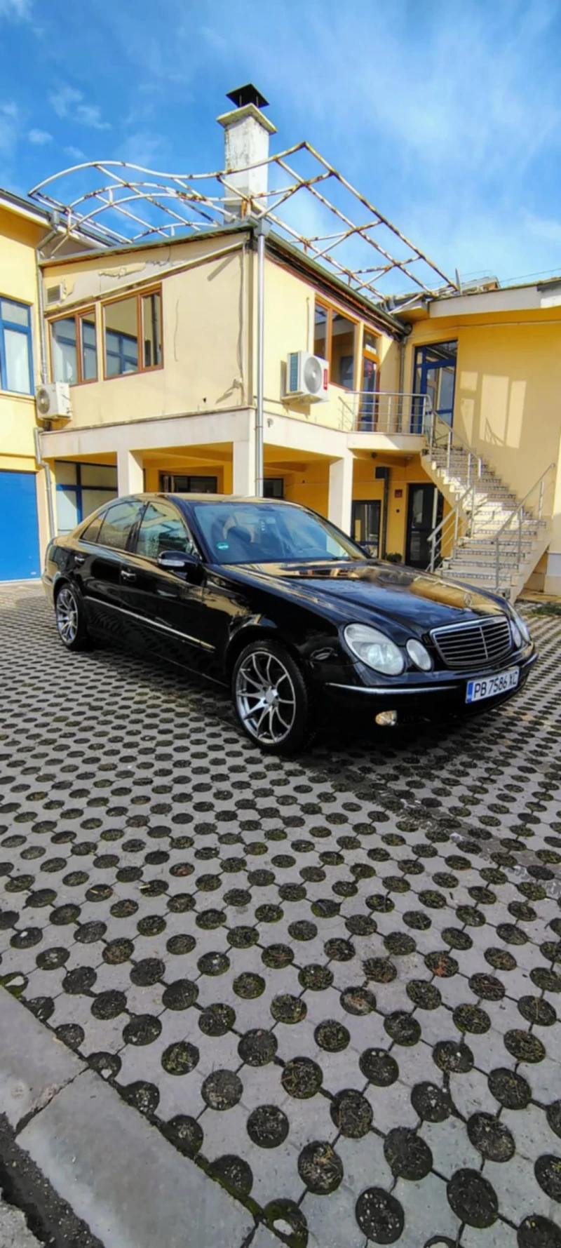 Mercedes-Benz E 220, снимка 5 - Автомобили и джипове - 48465539