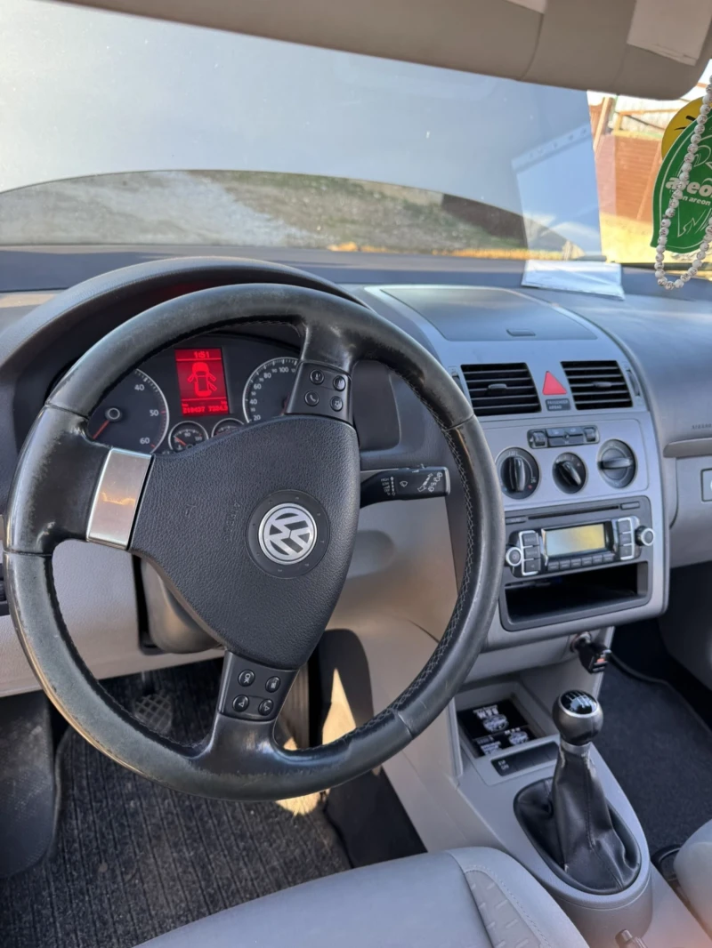 VW Touran 1.9TDI, снимка 5 - Автомобили и джипове - 48612525