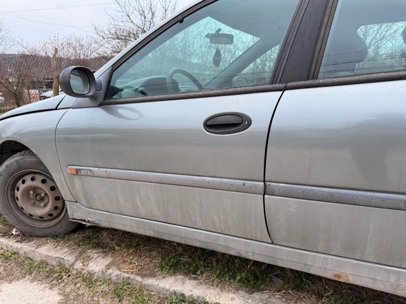 Renault Laguna 1.8 Бензин, снимка 4 - Автомобили и джипове - 49416462