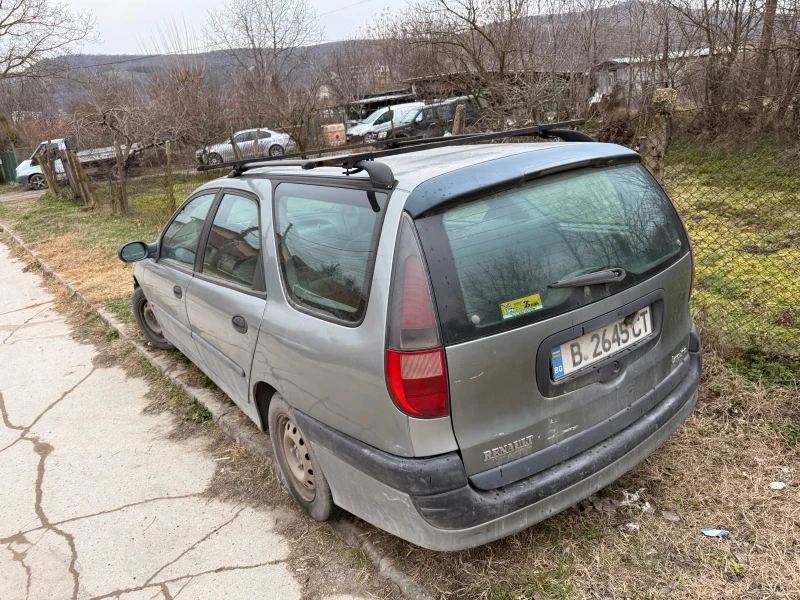 Renault Laguna 1.8 Бензин, снимка 6 - Автомобили и джипове - 49416462