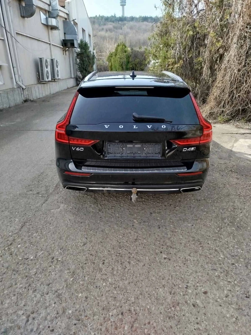 Volvo V60 D4 4x4, снимка 2 - Автомобили и джипове - 52418693