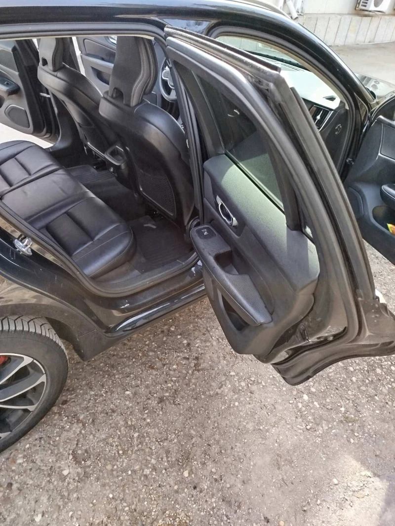 Volvo V60 D4 4x4, снимка 7 - Автомобили и джипове - 52418693