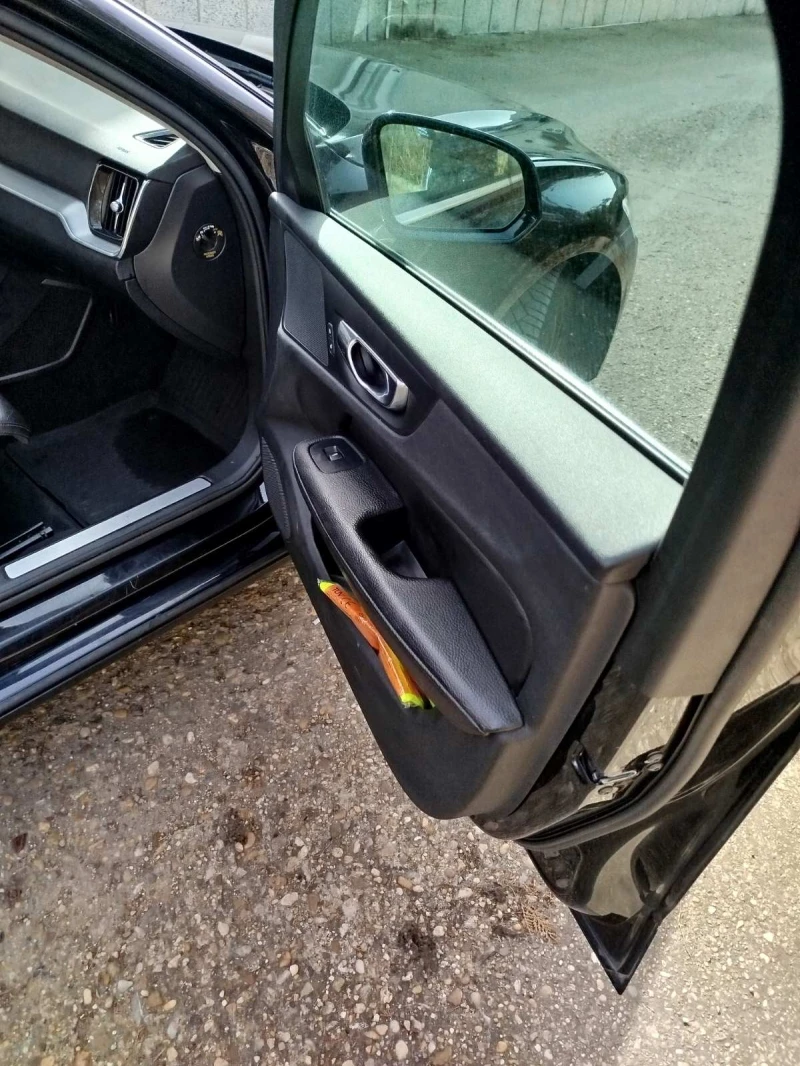 Volvo V60 D4 4x4, снимка 9 - Автомобили и джипове - 52418693