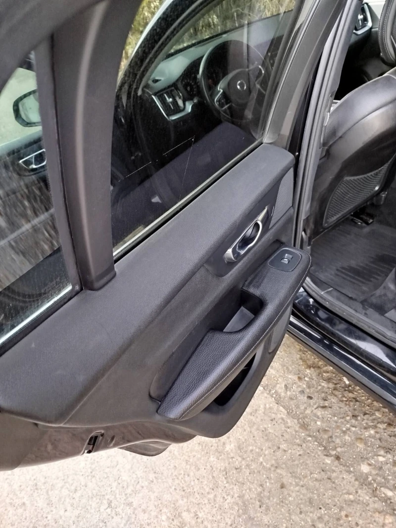 Volvo V60 D4 4x4, снимка 10 - Автомобили и джипове - 52418693