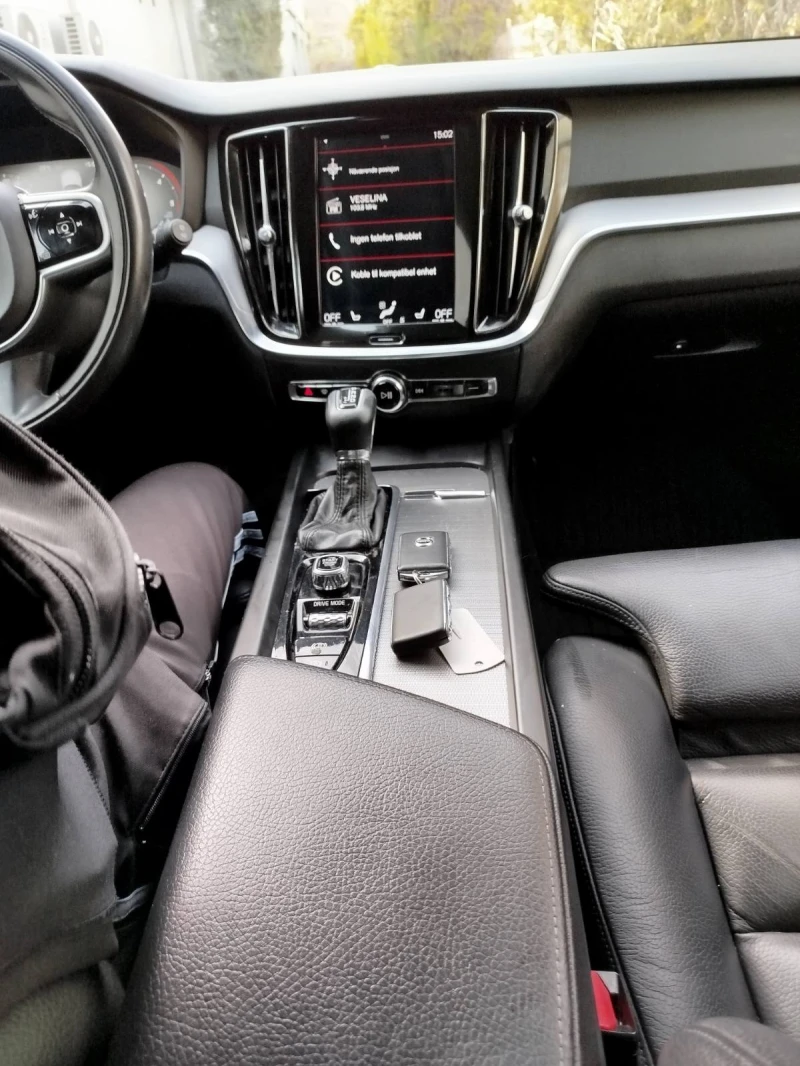 Volvo V60 D4 4x4, снимка 13 - Автомобили и джипове - 52418693