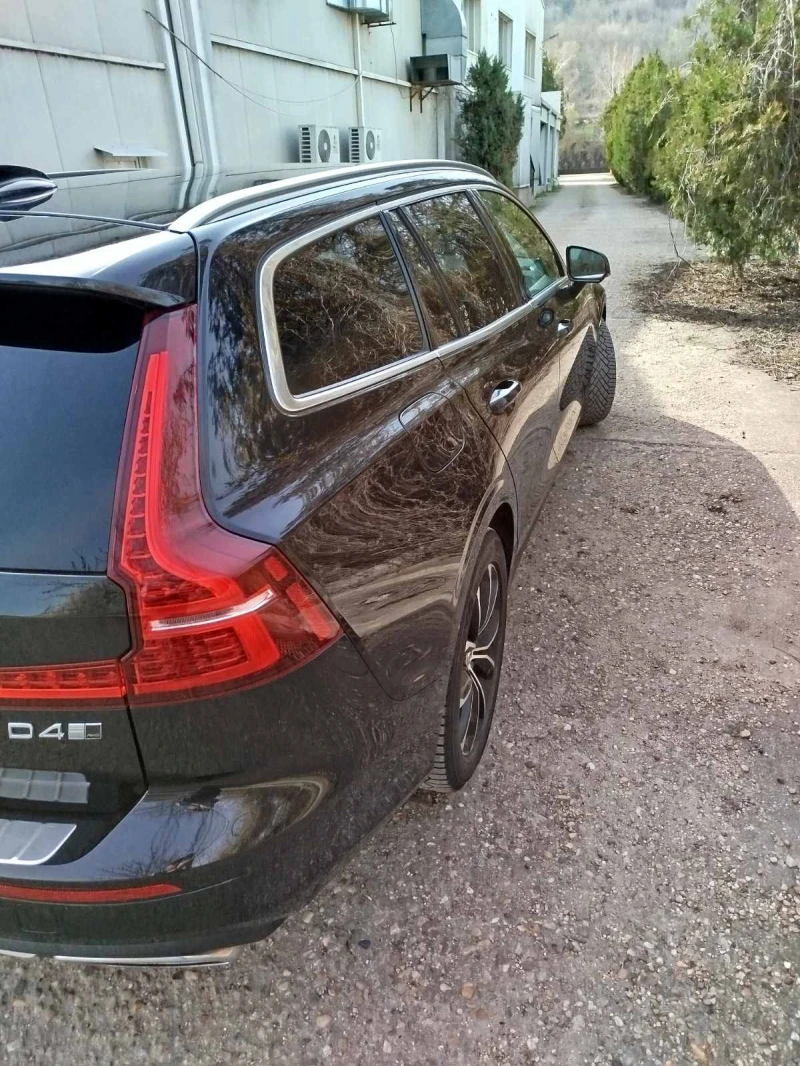 Volvo V60 D4 4x4, снимка 4 - Автомобили и джипове - 52418693