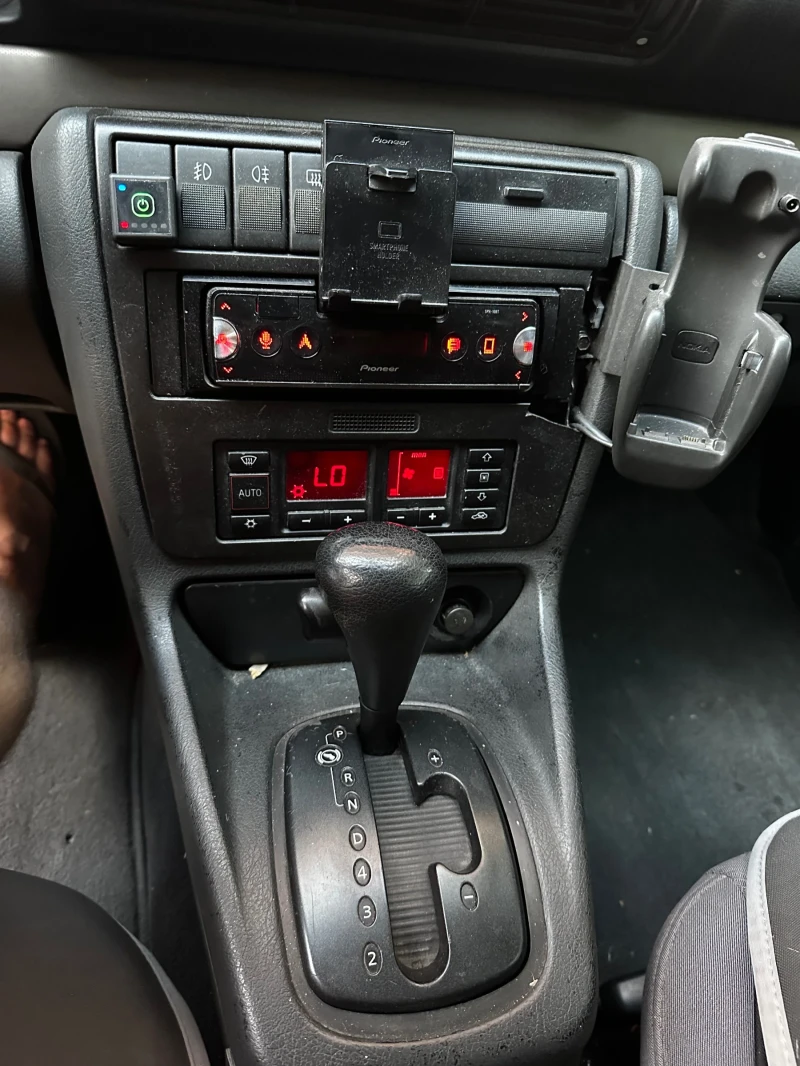 Audi A4 газ/бензин, снимка 11 - Автомобили и джипове - 52445823