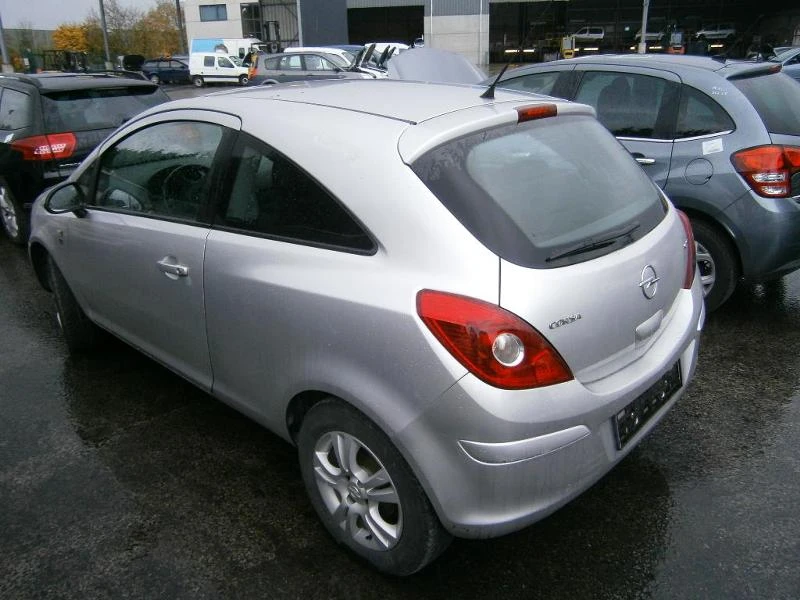 Opel Corsa 1.2i / 1.3 CDTi, снимка 11 - Автомобили и джипове - 24526121