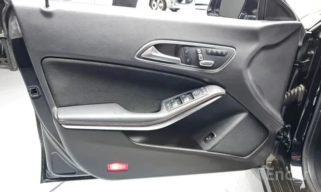 Mercedes-Benz CLA 220 AMG/ПАНОРАМА/ФИКСИРАНА ЦЕНА ДО БЪЛГАРИЯ, снимка 10 - Автомобили и джипове - 55102567