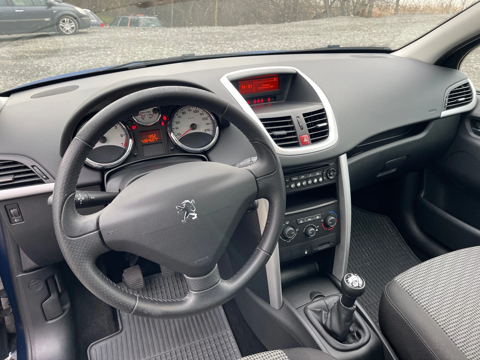Peugeot 207 1.6  64 000км!!!!PANORAMA | Mobile.bg — изображение 12