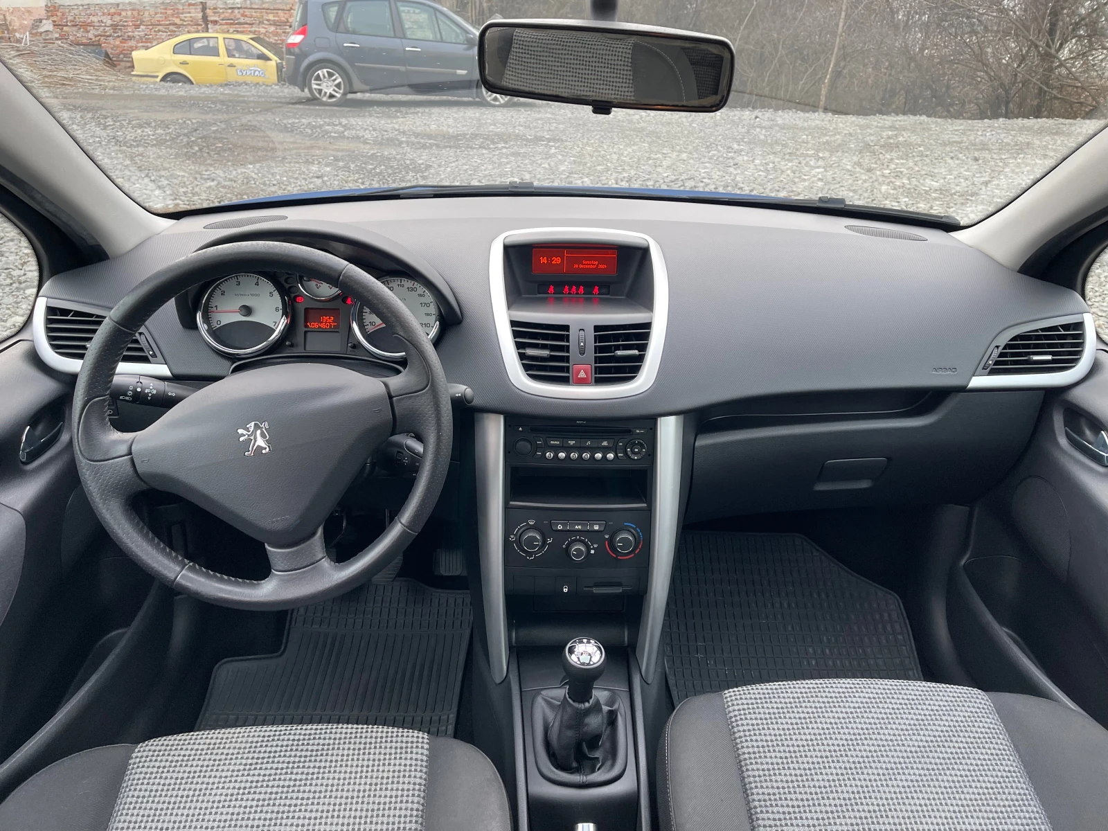 Peugeot 207 1.6  64 000км!!!!PANORAMA | Mobile.bg — изображение 11