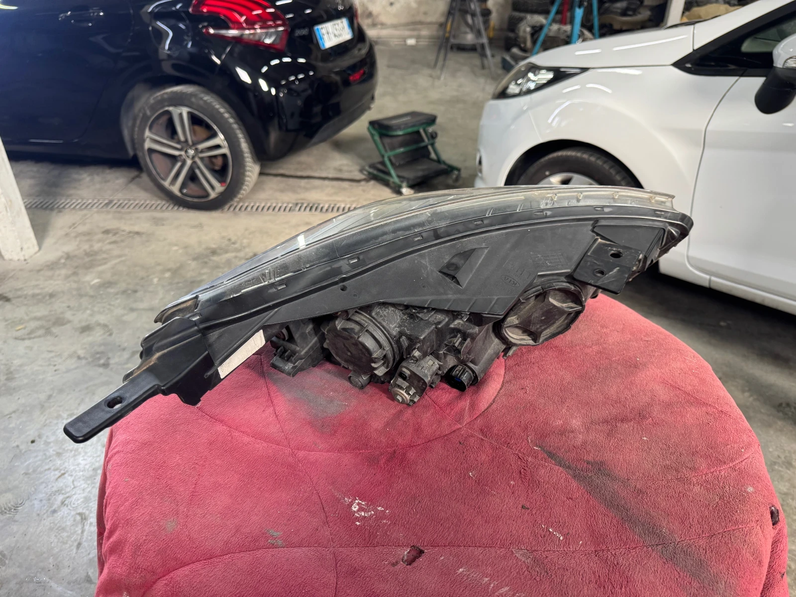 Kia Rio ЛЯВ ФАР, снимка 3 - Автомобили и джипове - 53967344