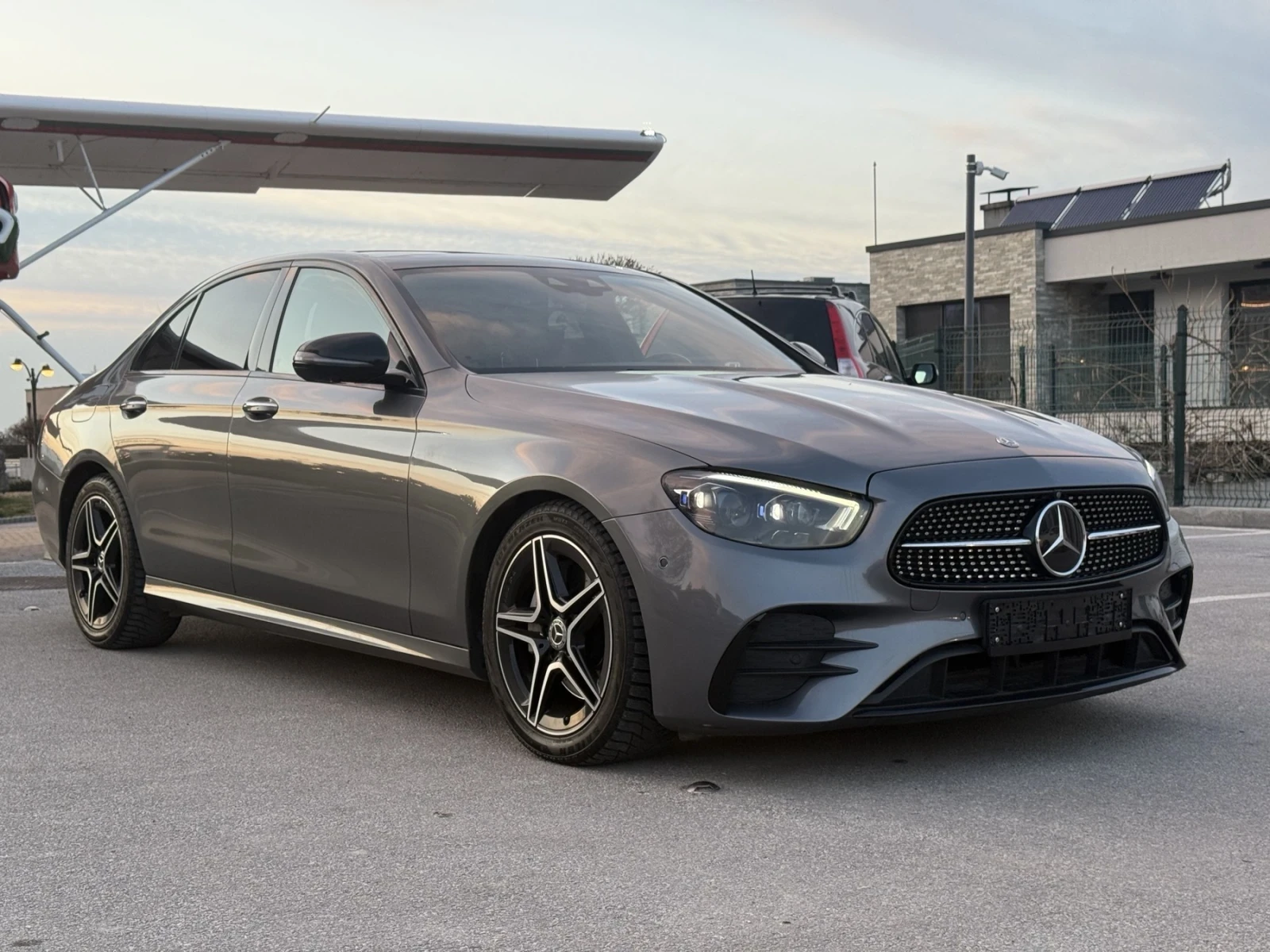 Mercedes-Benz E 220 AMG LINE , снимка 3 - Автомобили и джипове - 54084328