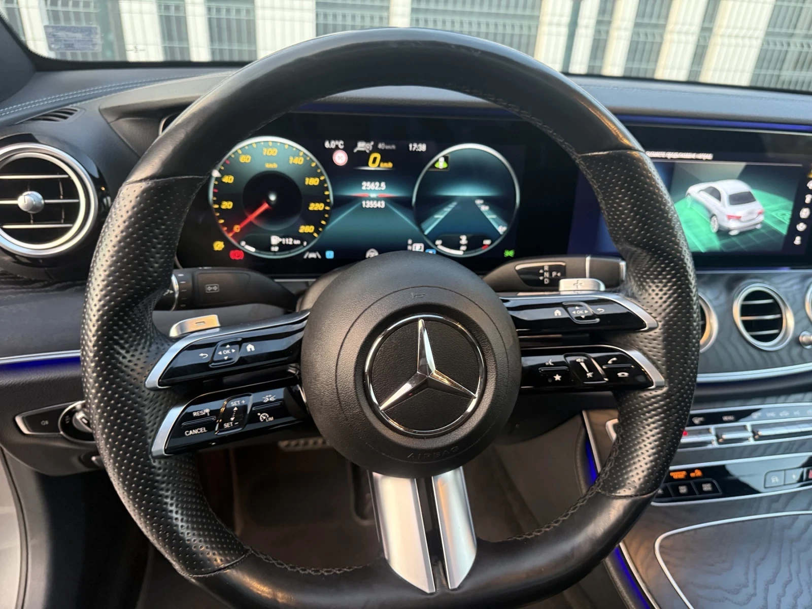 Mercedes-Benz E 220 AMG LINE , снимка 10 - Автомобили и джипове - 54084328